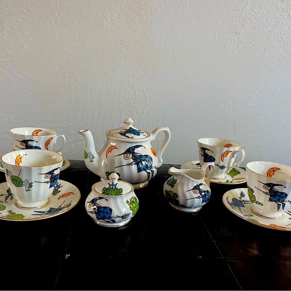 Whimsical Witches Tea Set, excellent condition. Just in time for spooky season